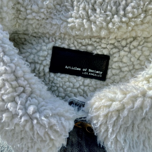 Stonewashed Jean Denim jacket Articles of Society Lisa L faux Sherpa trucker - Picture 8 of 10